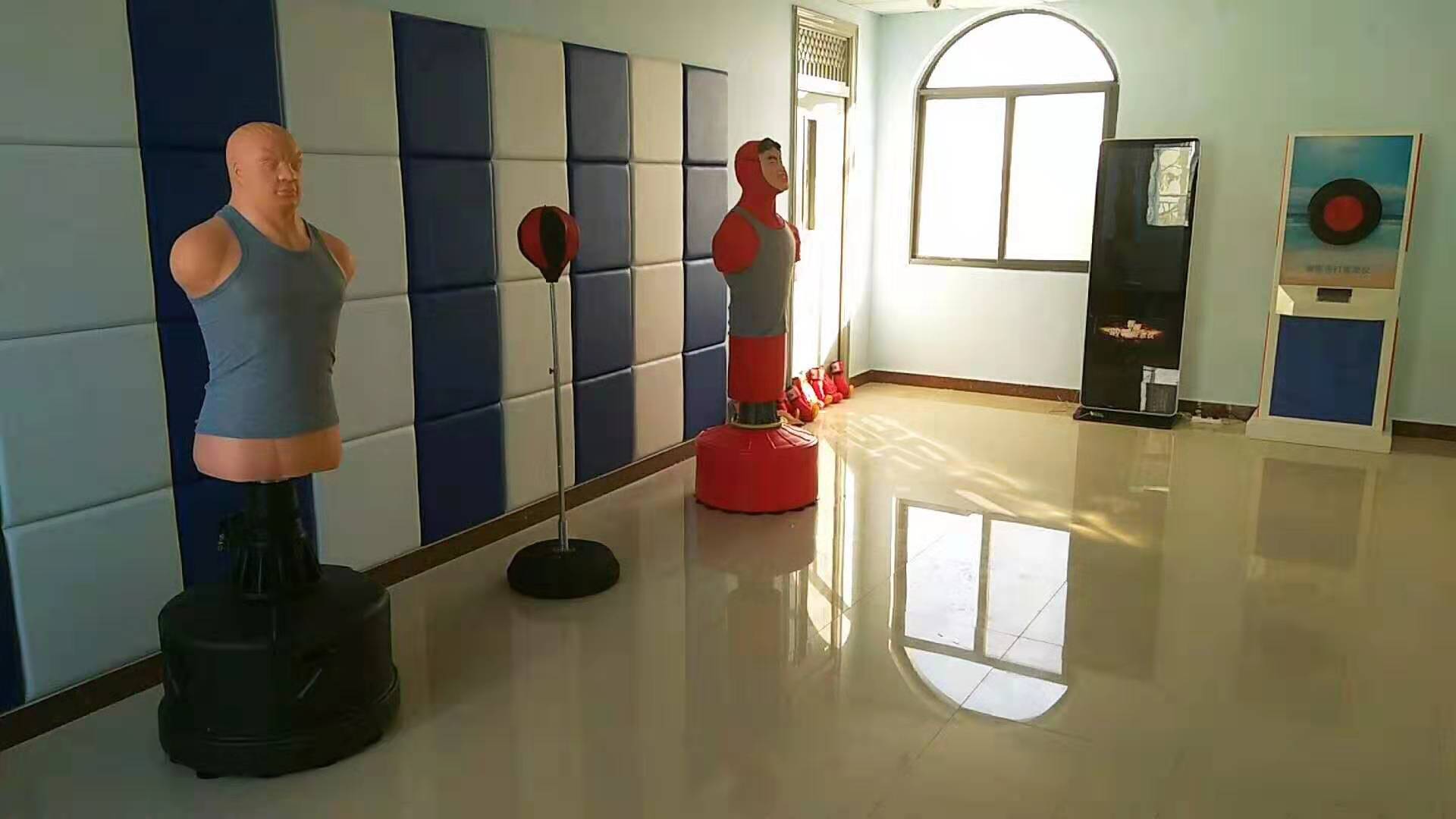 1-20111G52412116.jpg